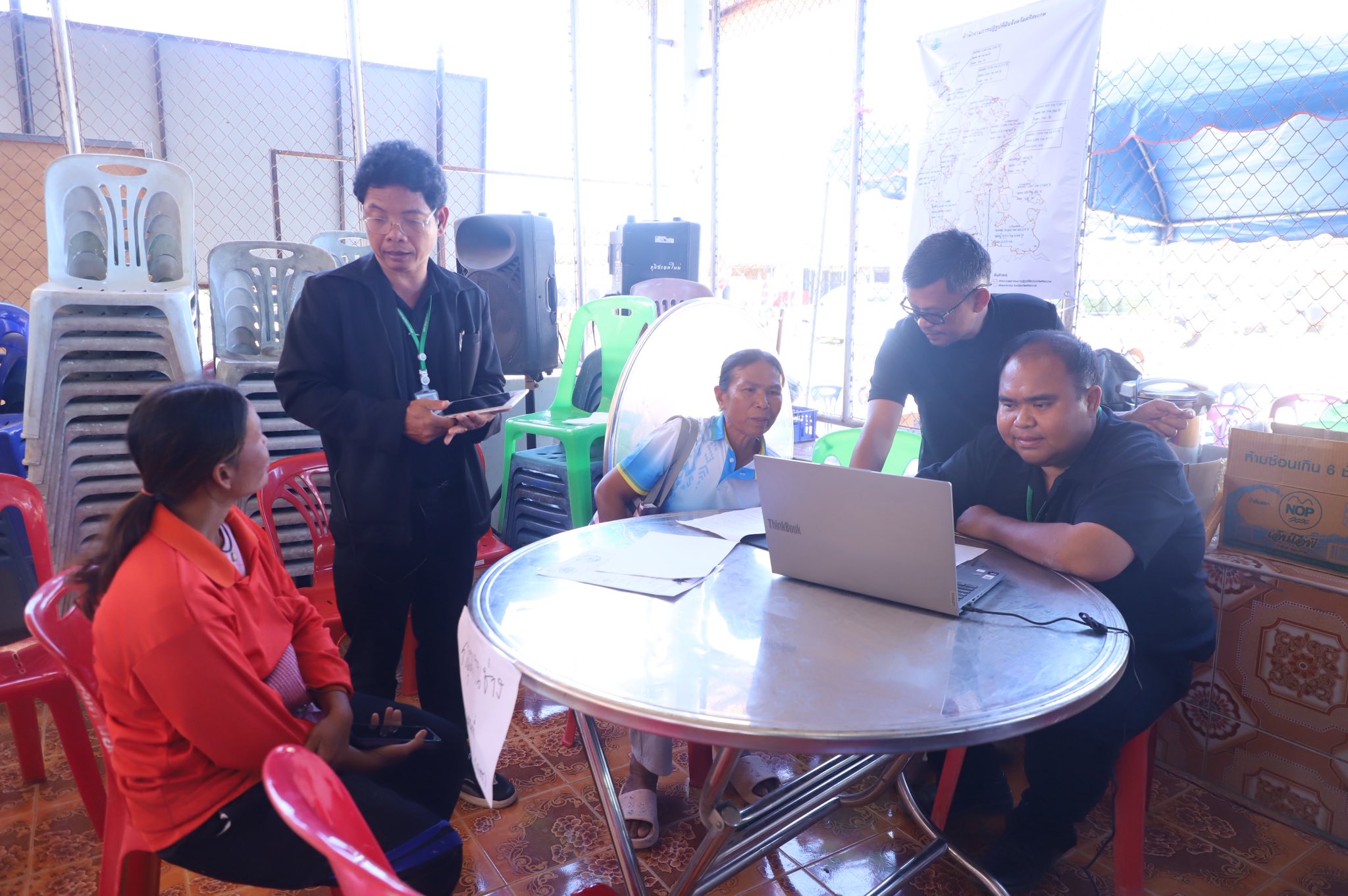 title - “ส.ป.ก. ไม่ทิ้งใครไว้ข้างหลัง” เลขาฯ สั่งลุย ศูนย์เคลื่อนที่ เร่งช่วยเกษตรกรในเขตปฏิรูปที่ดินในพื้นที่เสี่ยงภัย